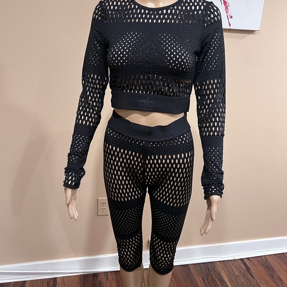 ALO Yoga Pants - ALO Yoga Black Mesh Leggings and Top Set